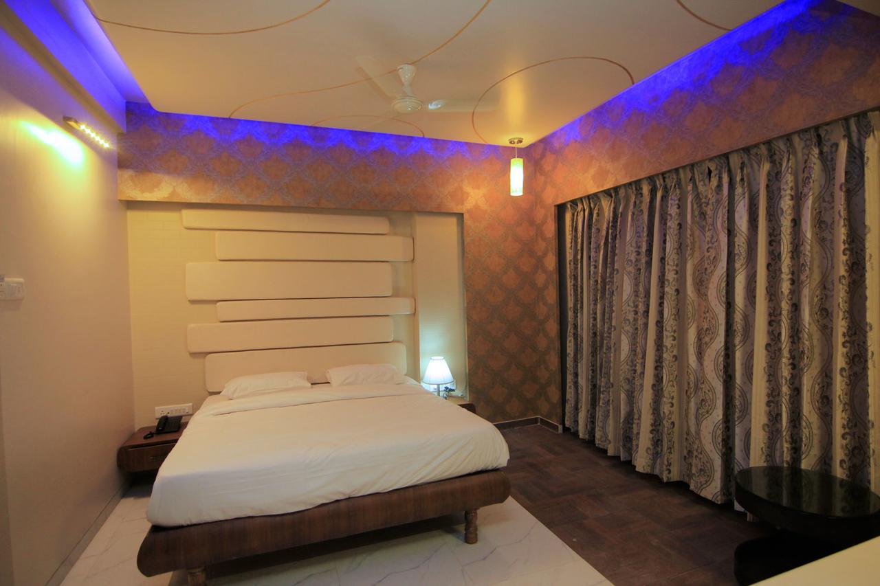 Hotel Sai Dharam Palace Shirdi Exterior foto