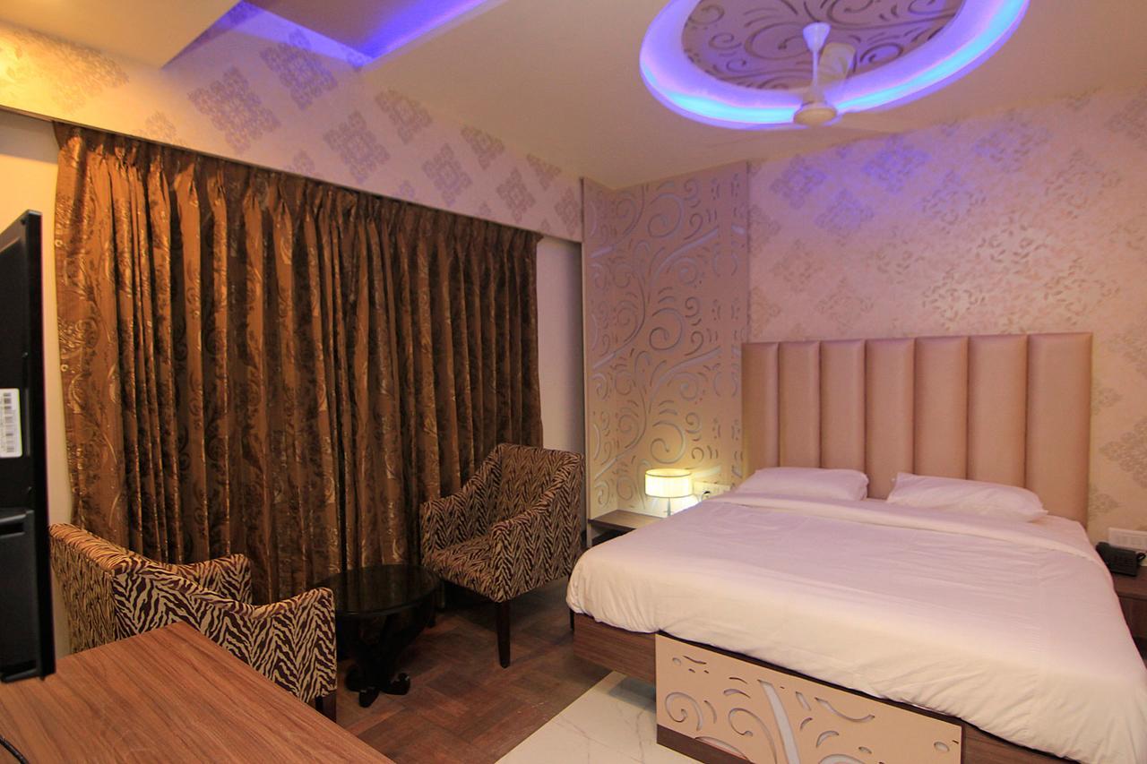 Hotel Sai Dharam Palace Shirdi Exterior foto