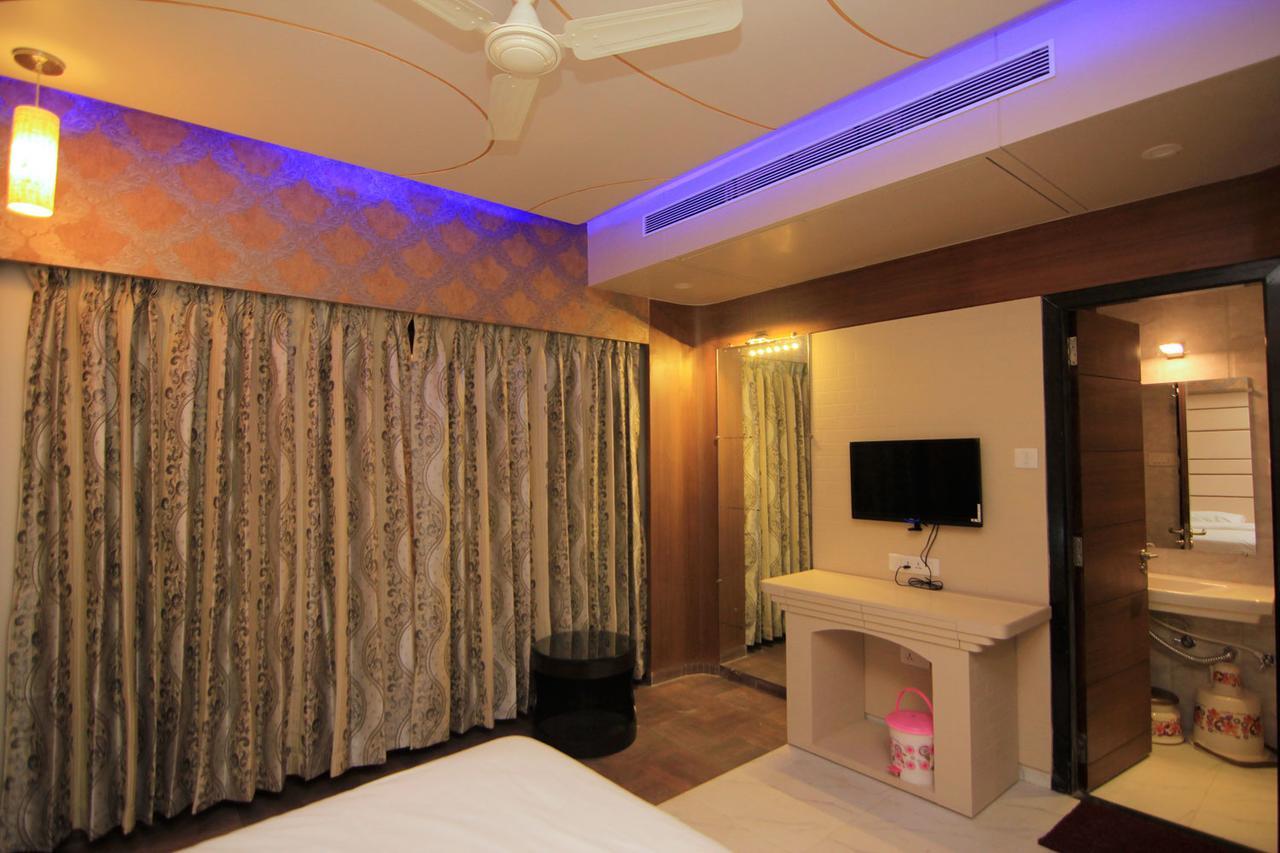 Hotel Sai Dharam Palace Shirdi Exterior foto
