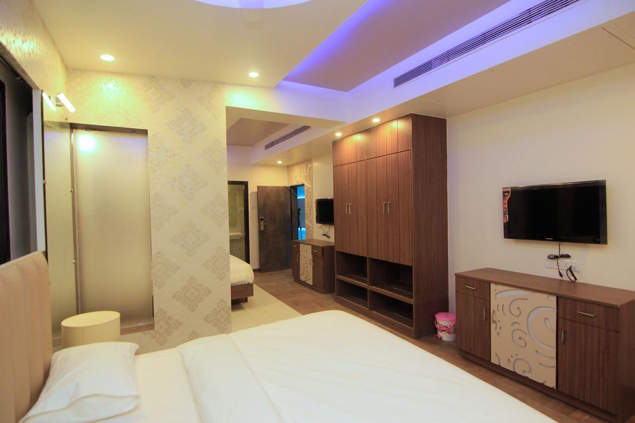 Hotel Sai Dharam Palace Shirdi Exterior foto